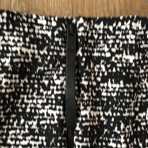 Vince Camuto• Exposed Zipper Pencil Skirt - Picture 6 of 8